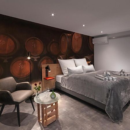 Weinmotel Simon 1 A Альценау Экстерьер фото