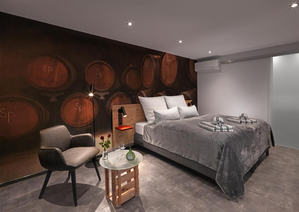 Weinmotel Simon 1 A Альценау Экстерьер фото