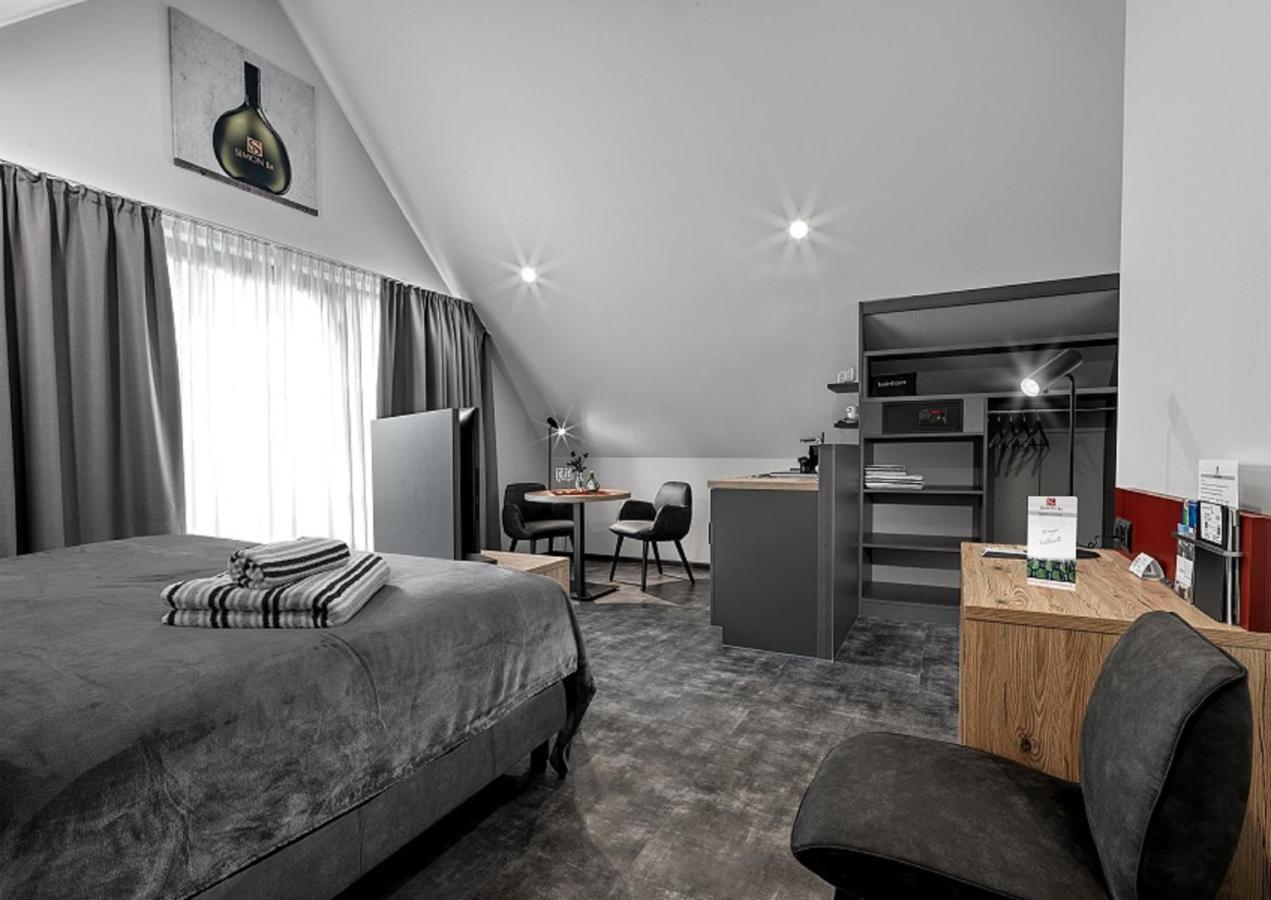 Weinmotel Simon 1 A Альценау Экстерьер фото